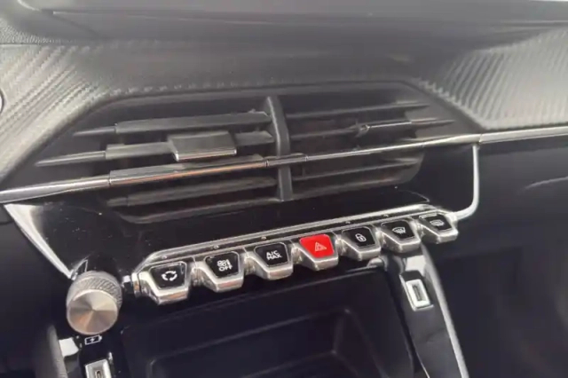 Peugeot 2008 moteur électrique 136 ch — photo 19