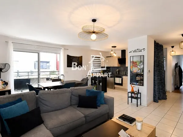 Appartement T3 avec balcon, 2 parkings et cave