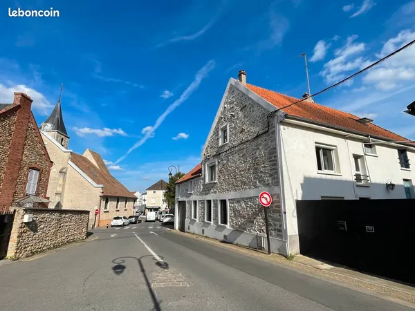 Studio meublé rénové - Centre La Ville-du-Bois - Parking sécurisé - 760 CC