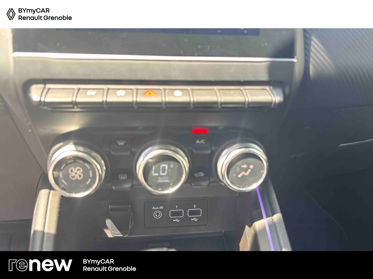 Renault Clio E-Tech 140 - 21N — photo 17