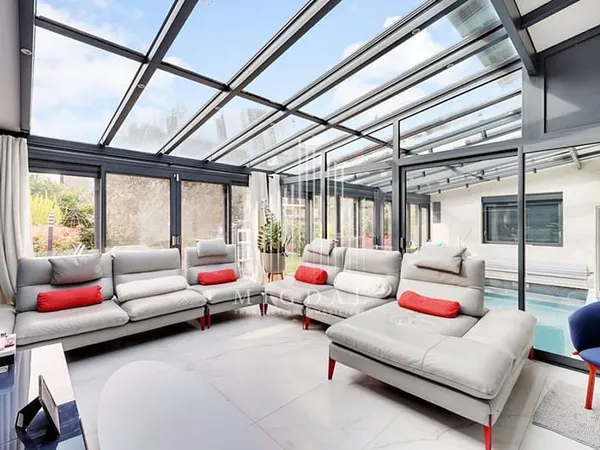 Maison 8 pièces 270 m²
