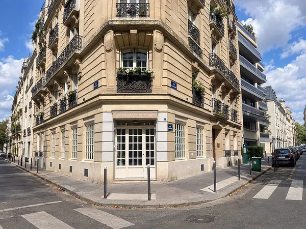 RUE GANNERON - TRES BEAU LOCAL COMMERCIAL OCCUPE A VENDRE