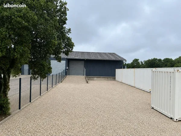 Local d’activité et entrepôt Location Valréas 180m² 1560€