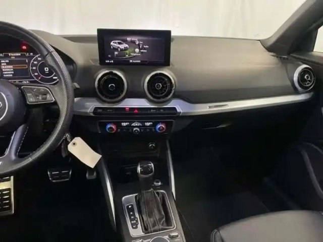 Audi Q2 35 tfsi 150 s tronic 7 s line plus — photo 10