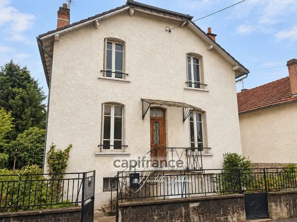 Maison de ville de 107 m² à rénover avec jardin clos - À 10 minutes du centre-ville