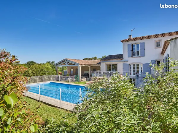 Villa 7 pièces 257 m²