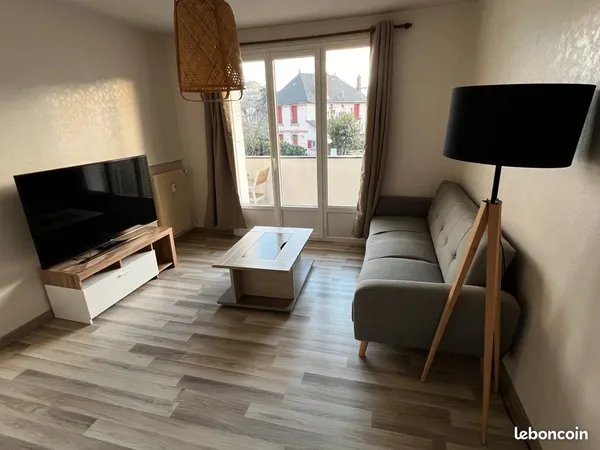 T1 meublé - 31 m² - 640 CC avec chauffage - Balcon sud, parking et cave