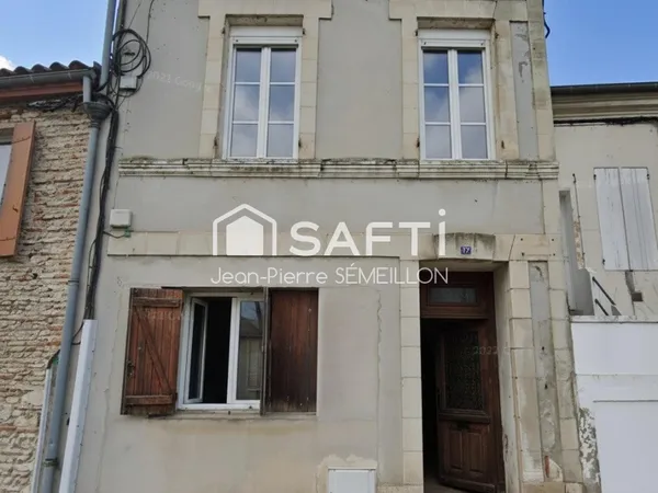 MAISON 150 m² 3 CHAMBRES COUR PRIVATIVE