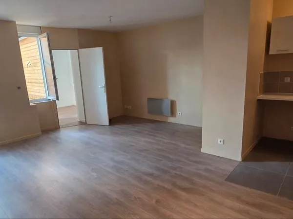 Annonay Proche Champ de Mars - T3 55 m² rénové avec balcon-terrasse - DPE C