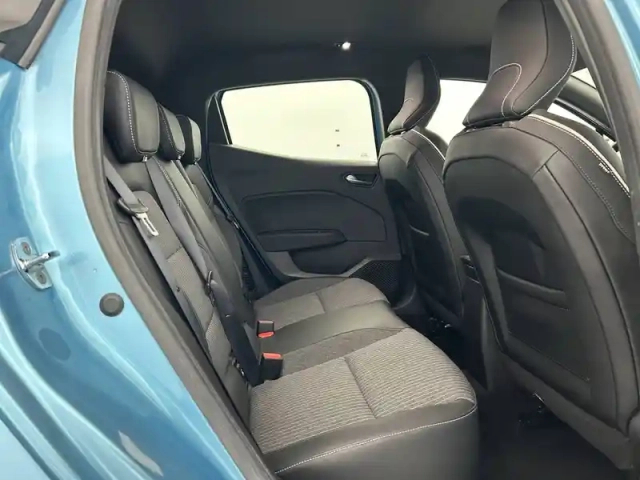 Renault Clio e-tech 140 - 21n — photo 85