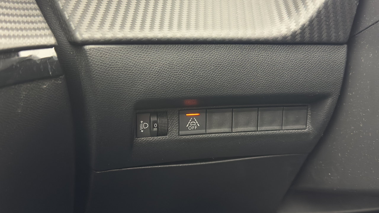 Peugeot 208 PureTech 100 S&amp;S EAT8 — photo 23