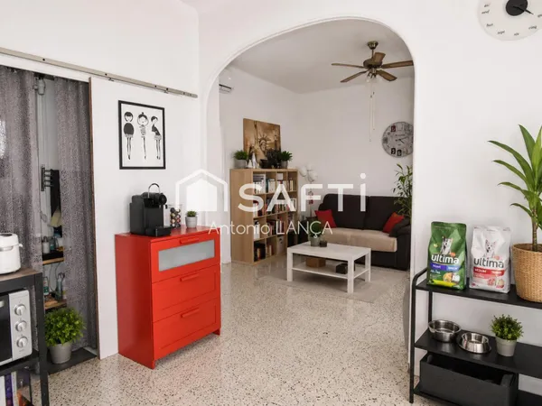 Petit prix, fort potentiel : découvrez ce T2 de 38 m2 idéalement situé.
