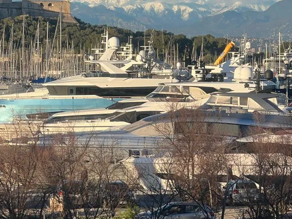 Bail mobilité T3 Vieil Antibes, vue Port Vauban