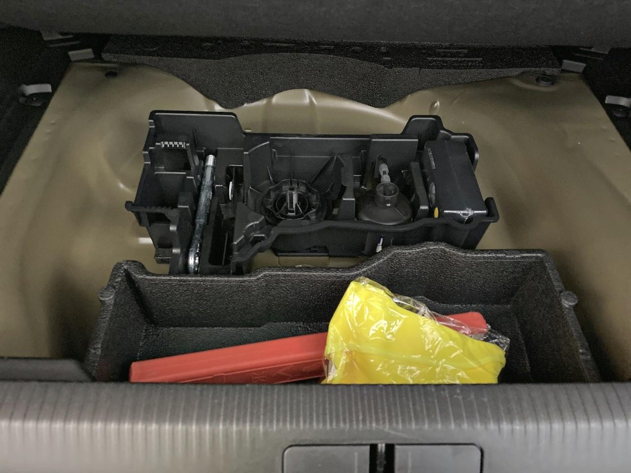 Peugeot 2008 hybrid 145 e-dcs6 gt — photo 12