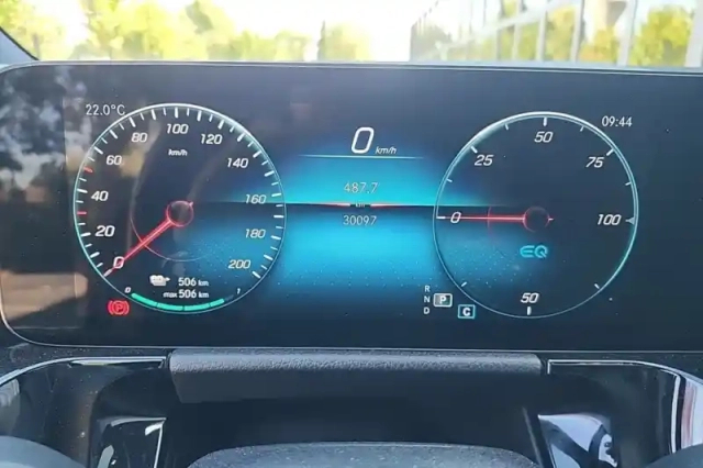 Mercedes Eqa 250+ — photo 16