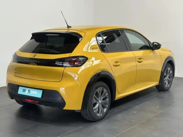 Peugeot 208 e- 136ch active — photo 7