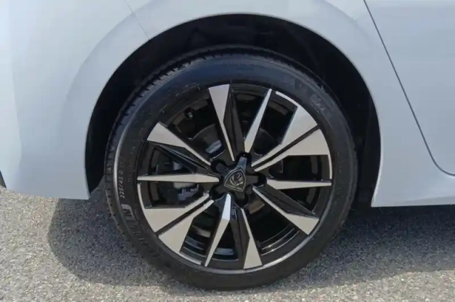 Peugeot 308 hybrid 145 e-dcs6 — photo 14