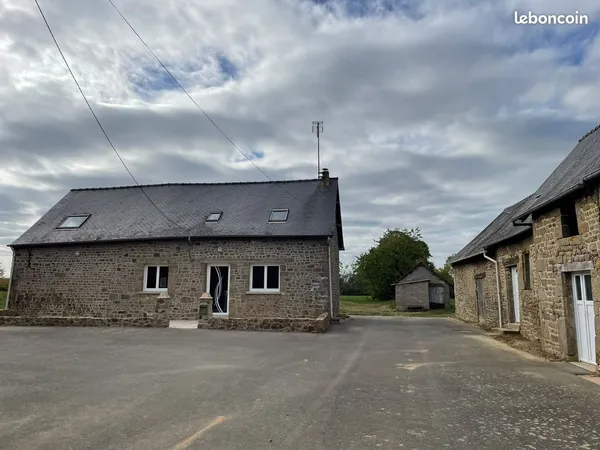 Corps de ferme en pierre - 2,3 ha - 360 m² de dépendances - maison habitable - larchamp