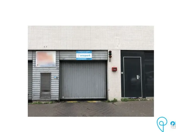 Parking/box 12 m² PARIS 13