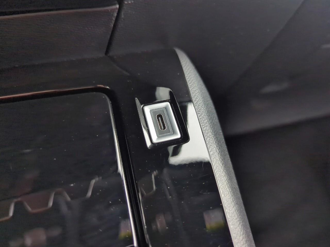 Peugeot 2008 hybrid 145 ch e-dcs6 allure — photo 25