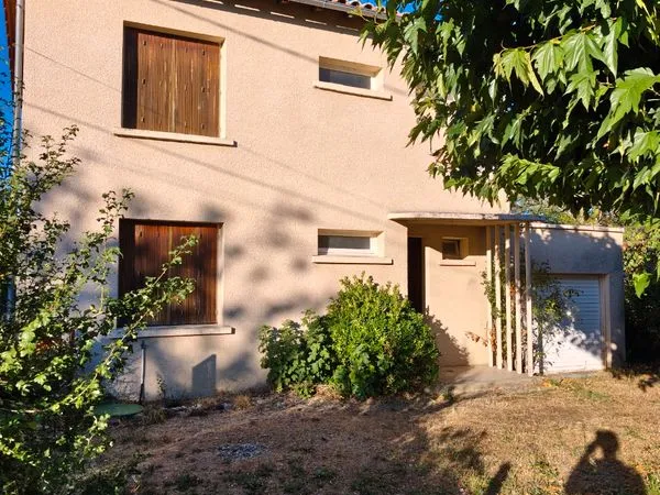 Villa T4 sur 1200 mètres carrés de terrain