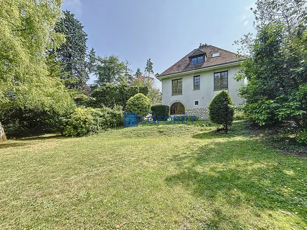 Maison 9 pièces 200 m²