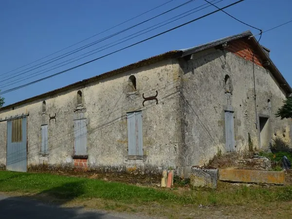 Bâtisse en pierre à rénover