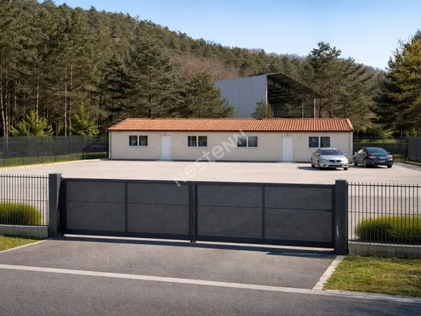 Local commercial 800 m²