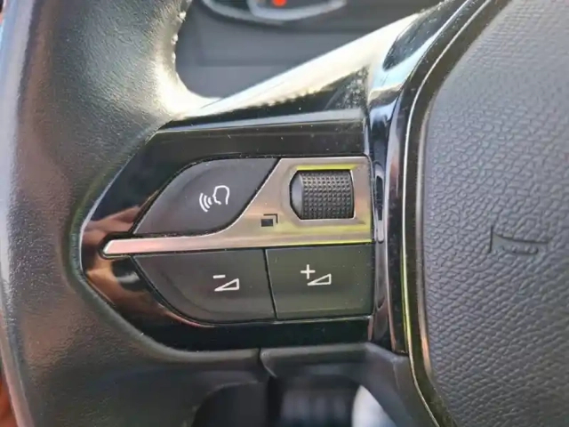 Peugeot 2008 puretech 100 s&amp;s bvm6 — photo 18