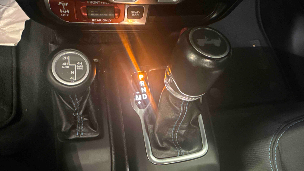 Jeep Wrangler Unlimited 4xe 2.0 l T 380 ch PHEV 4x4 BVA8 — photo 18