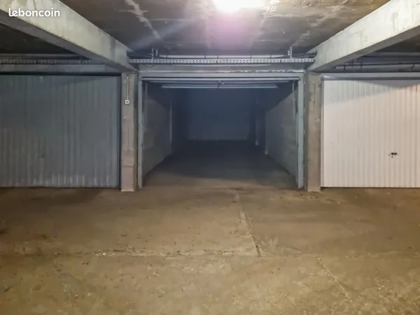 Garage 25 m² Lyon