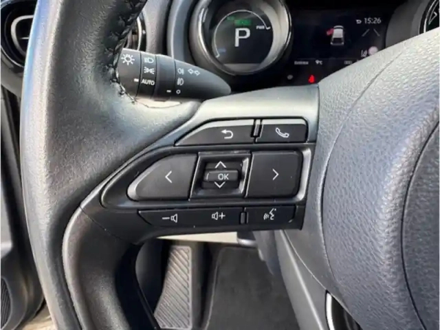 Toyota Yaris hybride 116h iconic — photo 14