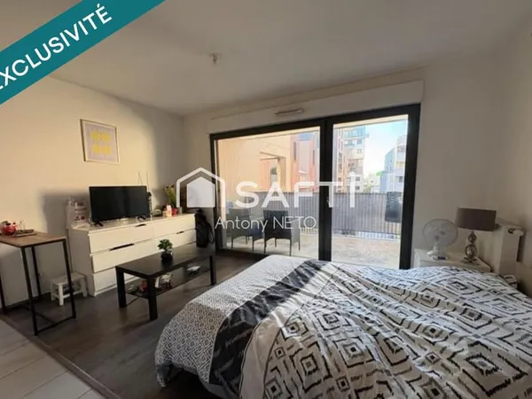 A vendre, superbe studio sur Bordeaux, 25 m² avec parking, terrasse, ascenseur.