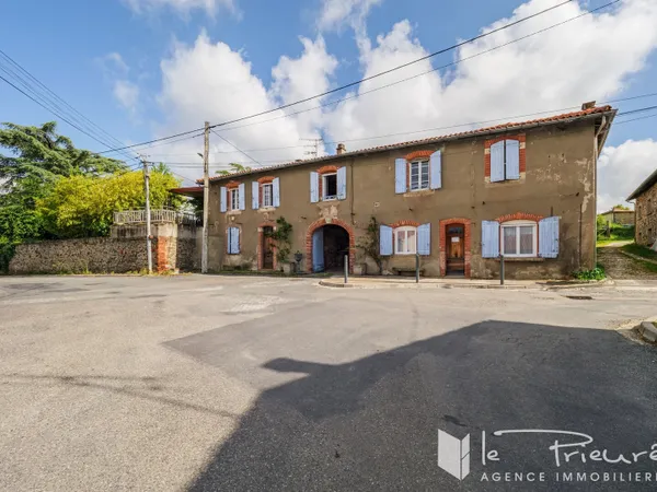 Idéal investisseur ou projet familial : ensemble immobilier complet avec 3 maisons, piscine et dépen