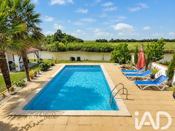 Studio 5 pièces 125 m²
