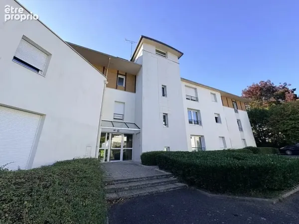 Appartement T3 lumineux avec balcon, garage et parking