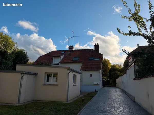 Location d'une maison de ville sécurisée calme