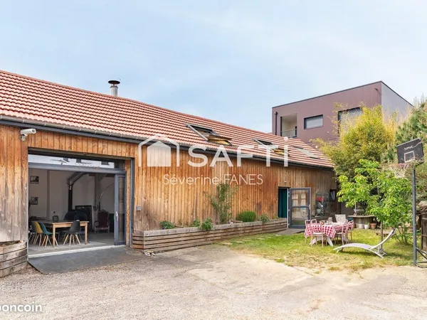 Maison 6 pièces 260 m²