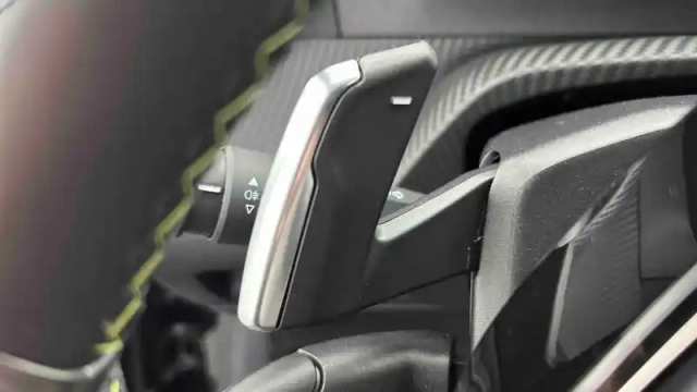 Peugeot 208 hybrid 145 ch e-dcs6 — photo 16