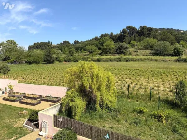 Vends maison - 164 m² - 5 pièces, 4 chambres - Cadière-d'Azur 83740
