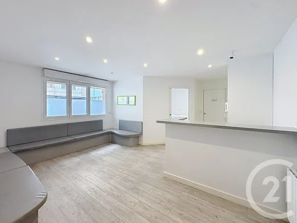 Local professionnel 75 m²