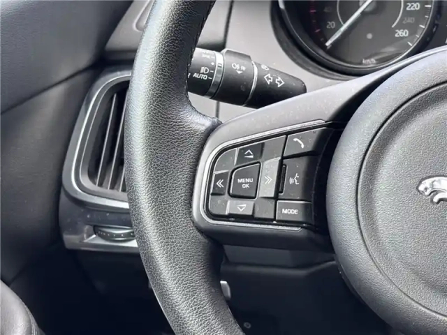 Jaguar E-Pace 2.0 d - 150 ch awd bva — photo 18