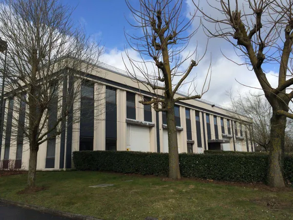 Local d'activité 692 m²