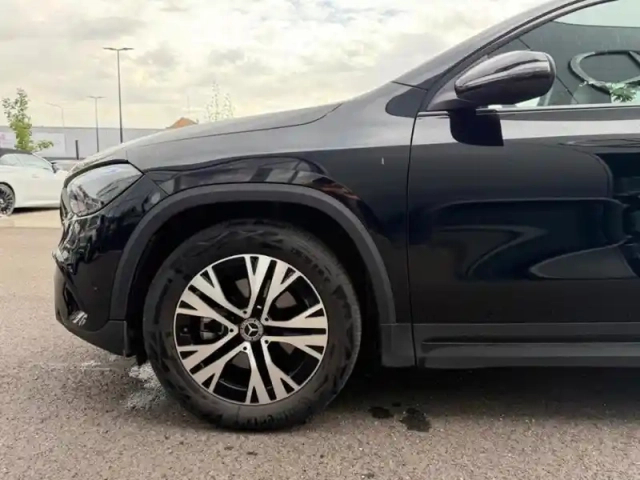 Mercedes Gla 200 d progressive line — photo 9
