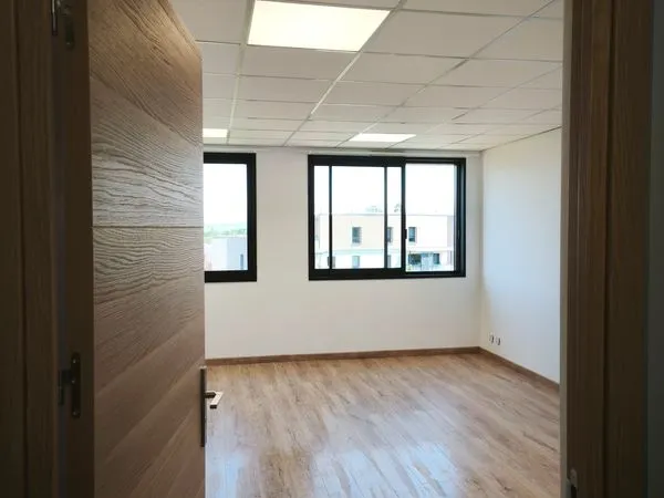 Bureau / local professionnel 25 m² rénové + clim - Ferney-Voltaire