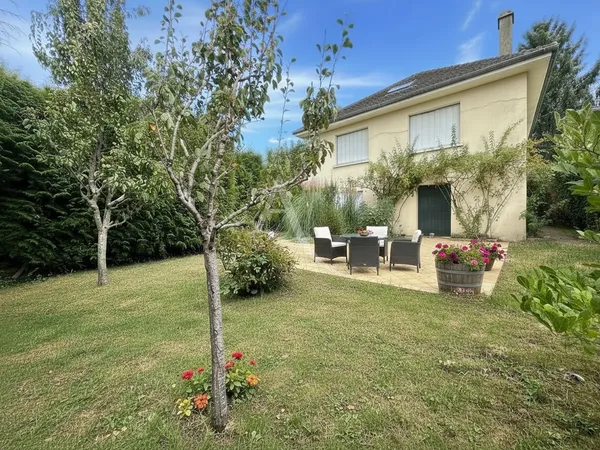 SERRIS BOURG - Env. 160 m² - 3 chambres + bureau - Terrain 588 m²