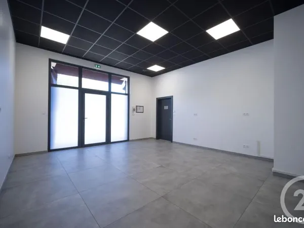 Local commercial 111 m²