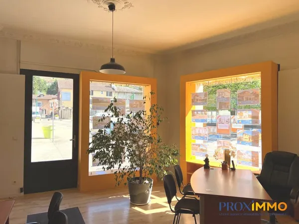 Local commercial avec belle visibilité - La Buisse