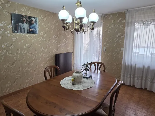 Appartement f5 + balcon / villars centre / 945 euros