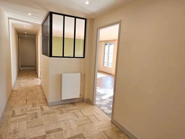 À louer au 1eʳ étage du 55 bis avenue Lucien Sampaix à Tulle, magnifique appartement T5 non meublé d